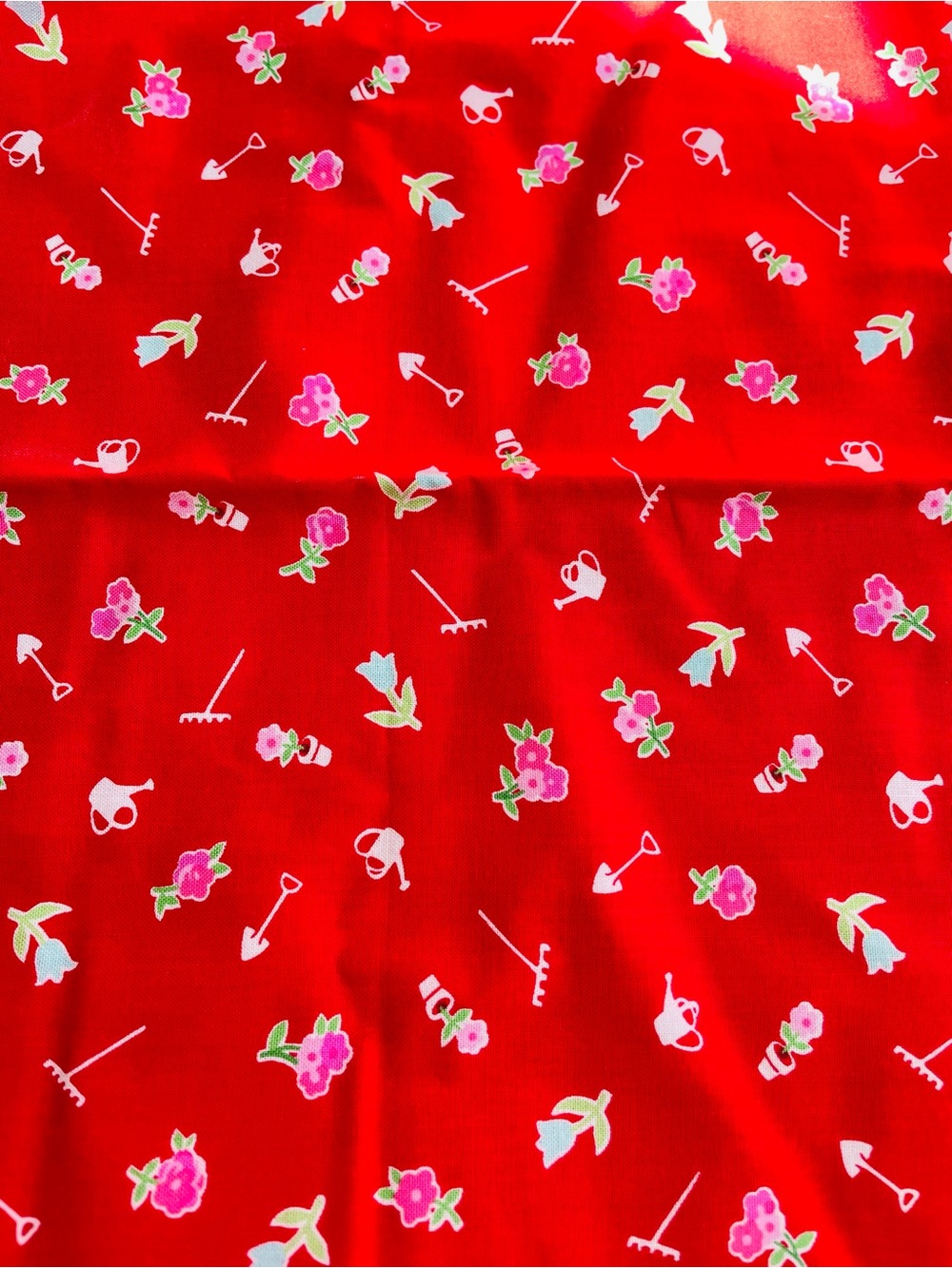 1y x 44” Floral Garden Pattern Red Pink Cotton Fabric NOS Quilting Crafting